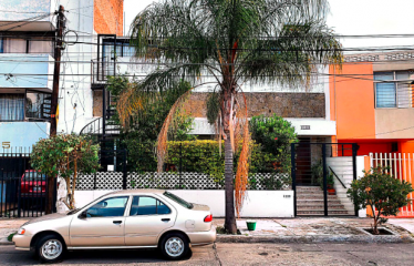 Jardines del Country, Casa en Venta, Fidel Velazquez, 2 Frentes