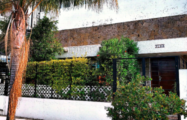 Jardines del Country, Casa en Venta, Fidel Velazquez, 2 Frentes