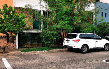 Jardines del Country, Casa en Venta, Fidel Velazquez, 2 Frentes