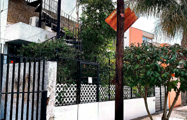 Jardines del Country, Casa en Venta, Fidel Velazquez, 2 Frentes